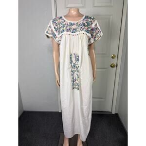 Vintage 70s Oaxacan Women's Dress Floral Embroidered Cotton Mexican F4-9